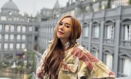 Aura Kasih Dan Kisah Perjuangannya Di Industri Hiburan Showbizz