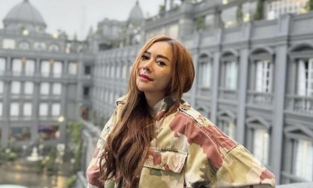 Aura Kasih Dan Kisah Perjuangannya Di Industri Hiburan Showbizz