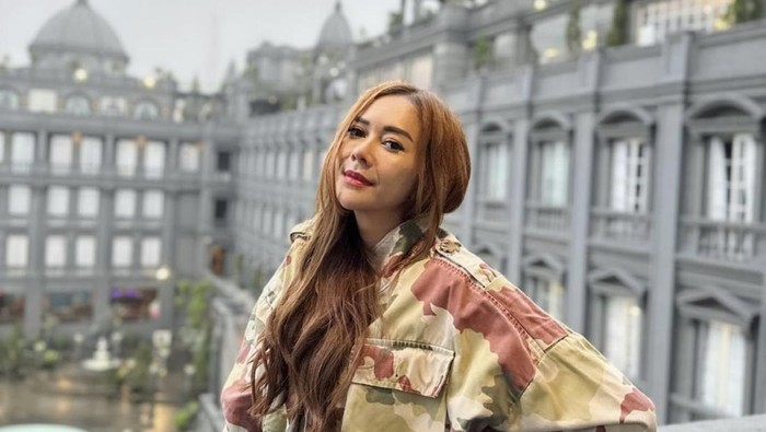 Aura Kasih Dan Kisah Perjuangannya Di Industri Hiburan Showbizz