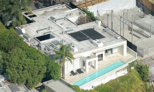 Rumah Keanu Reeves Di LA Kemasukan Maling Bertopeng Hitam
